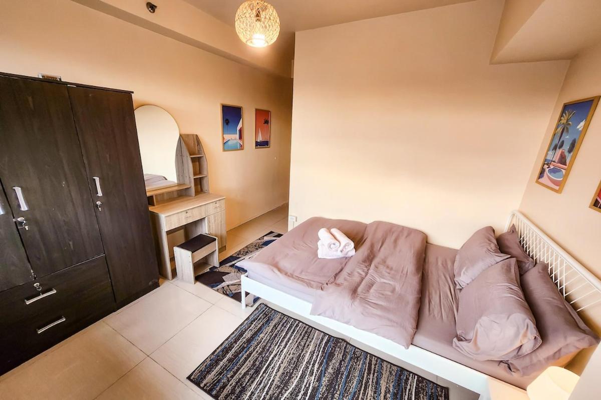 Amazing View 2br Moa, 98 Sqm Xbox 200mbps, Printer * Manila
