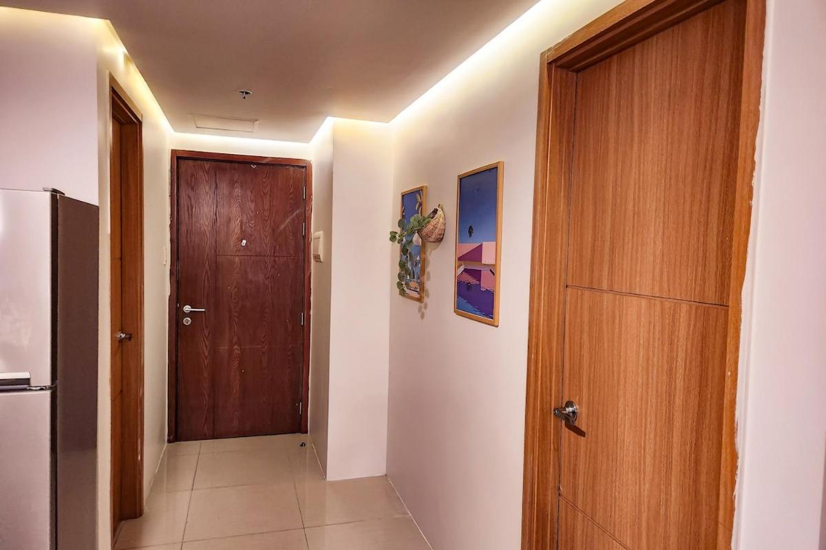 Amazing View 2br Moa, 98 Sqm Xbox 200mbps, Printer Apartment Manila