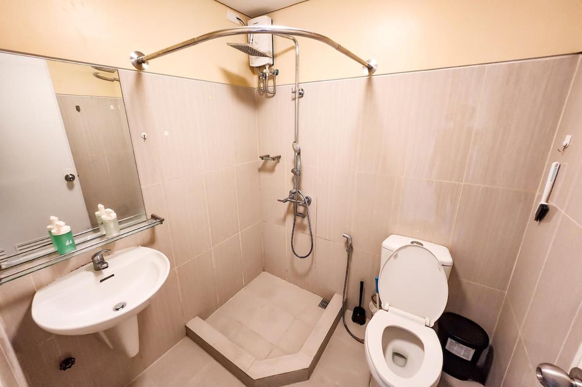 Amazing View 2br Moa, 98 Sqm Xbox 200mbps, Printer Apartment Manila